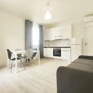 Appartamento Volta - Appena Ristrutturato - 100 Mt Da Piazza Mazzini, Lido di Jesolo